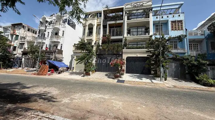 Аренда дома, фасад дороги 20м, 90м2, 3 этажа, 22 млн