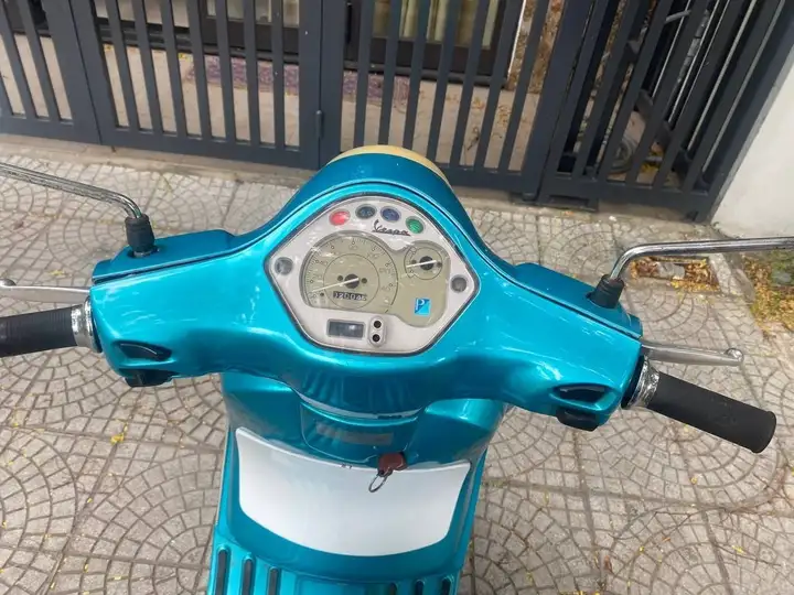 Скутер Vespa LX