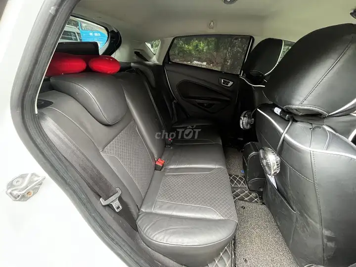 Ford Fiesta хэтчбек 2016 1.0 полная комплектация белый