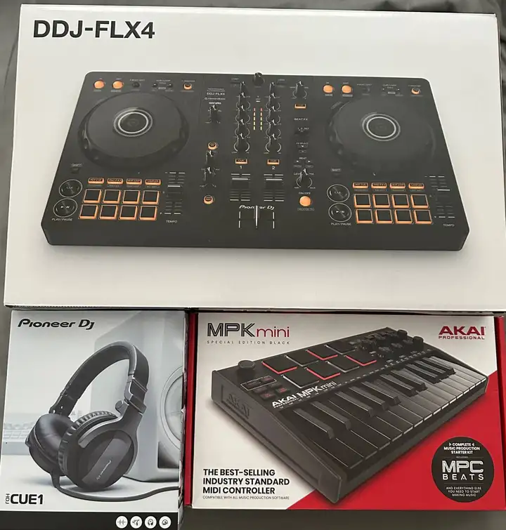 Контроллер Pioneer DDJ FLX4, наушники Pioneer CUE1, MIDI-клавиатура AKAI MPK Mini