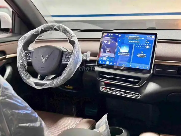 VinFast VF6 Plus, белый, электромобиль