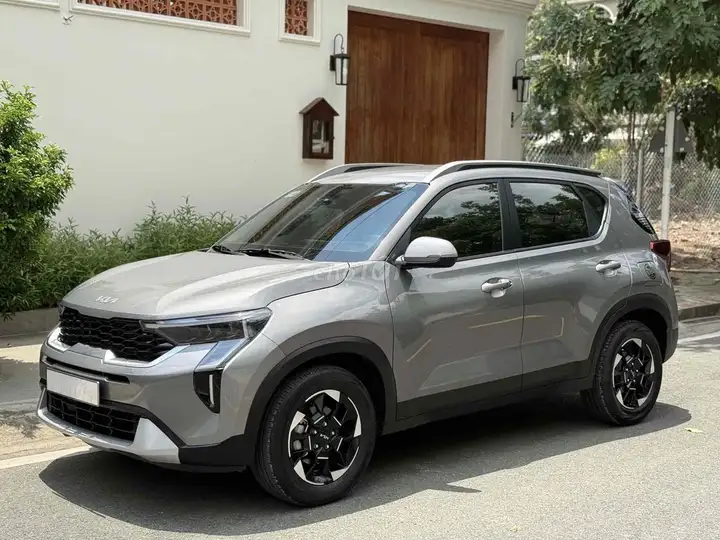 Kia Sonet 1.5L Luxury 2025, почти новый, пробег 16 000 км