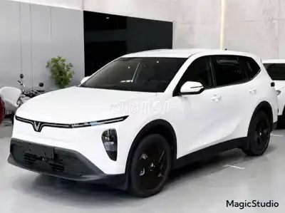 VinFast VF MPV7 2026 7 АКПП белый