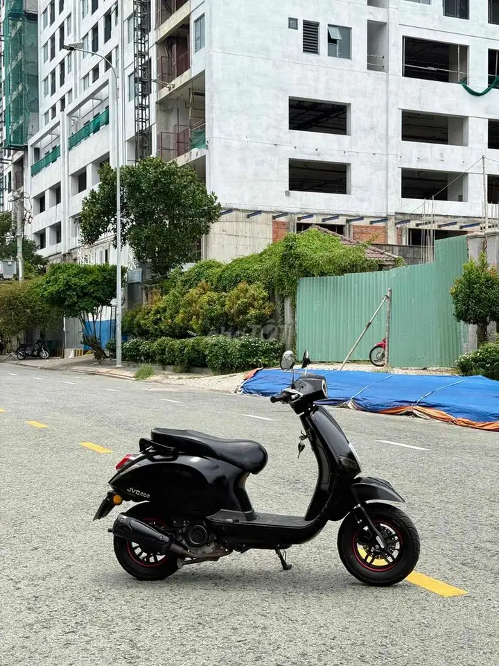 Скутер Vespa 50cc 2022