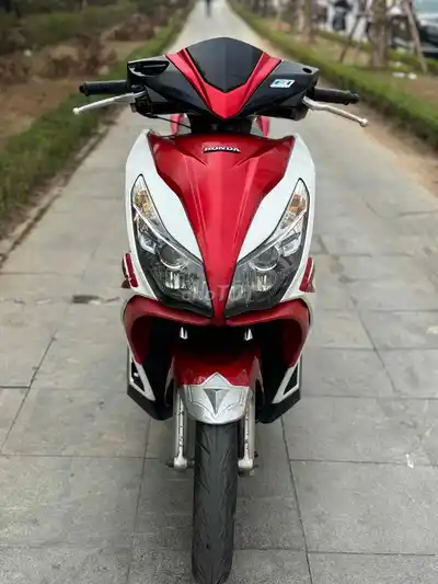 Honda Air Blade 125 красно-белый, как новый