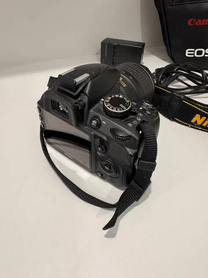 Nikon D3100 + объектив 18–55mm VR