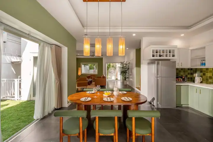 Вилла 3 этажа, 4 спальни, 250 м²