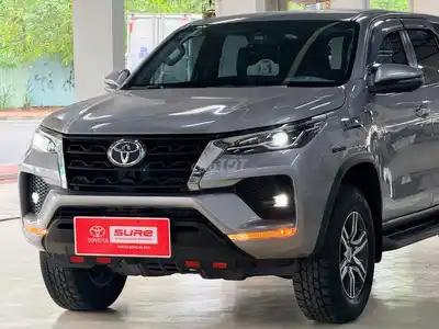 Toyota Fortuner 2024 2.4G AT, серебристый, 63 739 км