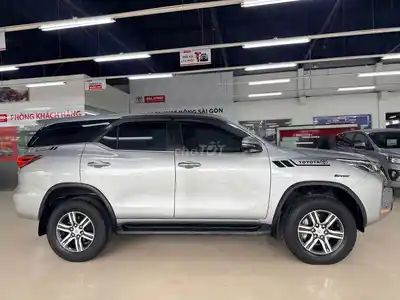 Toyota Fortuner 2024 2.4G AT, серебристый, 63 739 км