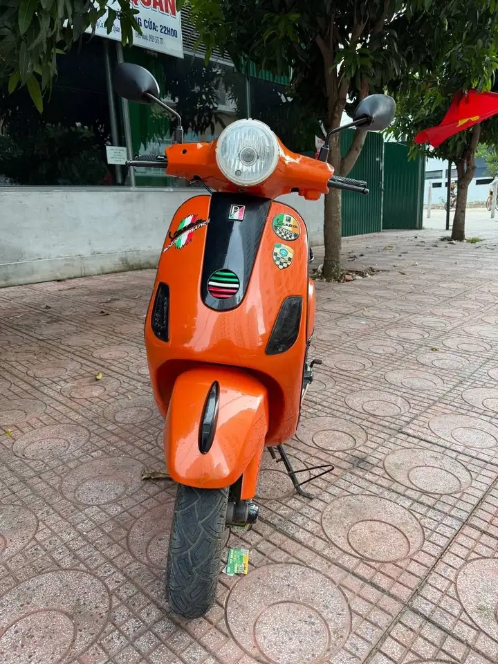 Итальянский скутер Vespa 1998 года выпуска