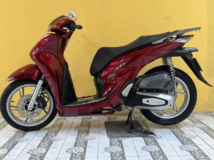 Honda SH 160 2024 красный 9000 км