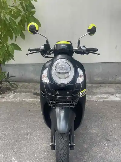 Honda Scoopy скутер черный желтый 2024 смарт-ключ
