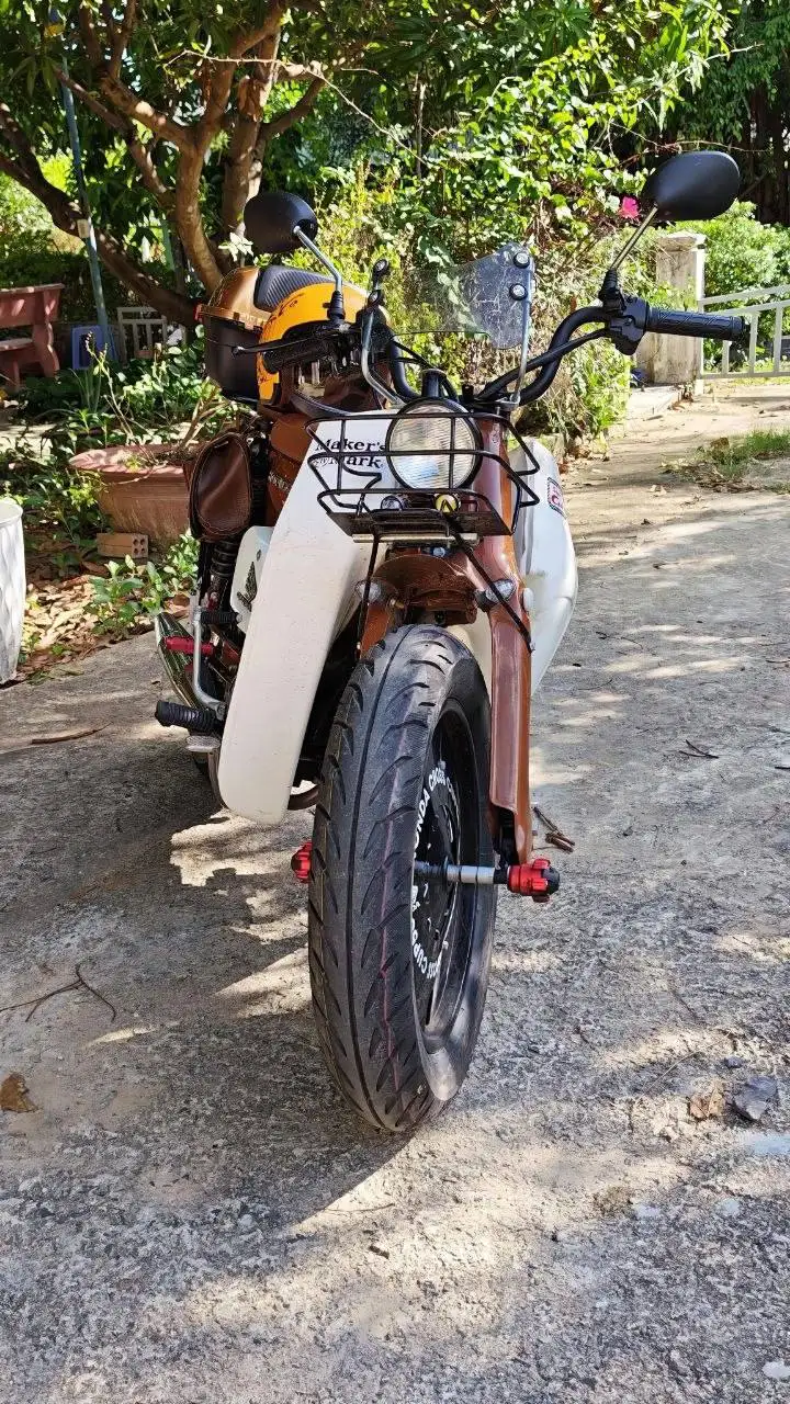 Кастомный байк Honda Cross Cub ретро-стиль