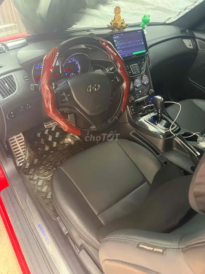 Hyundai Genesis Coupe красный, 4 места, автомат