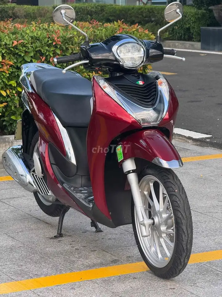 Honda SH Mode ABS 2025 красный, пробег 8.000 км