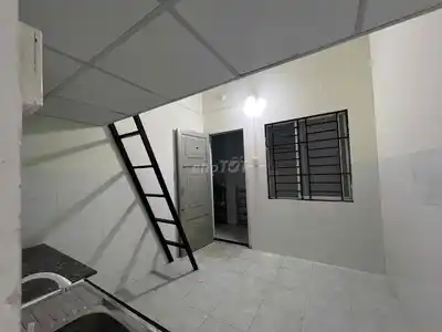 Аренда комнаты с антресолью, переулок Конгхоа, кондиционер, рядом аэропорт, безопасно