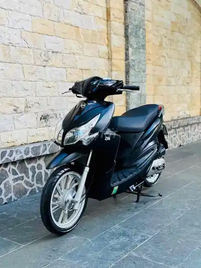 SYM Passing 50 куб. см 2023 г. Черная шероховатость на VIP-самолете