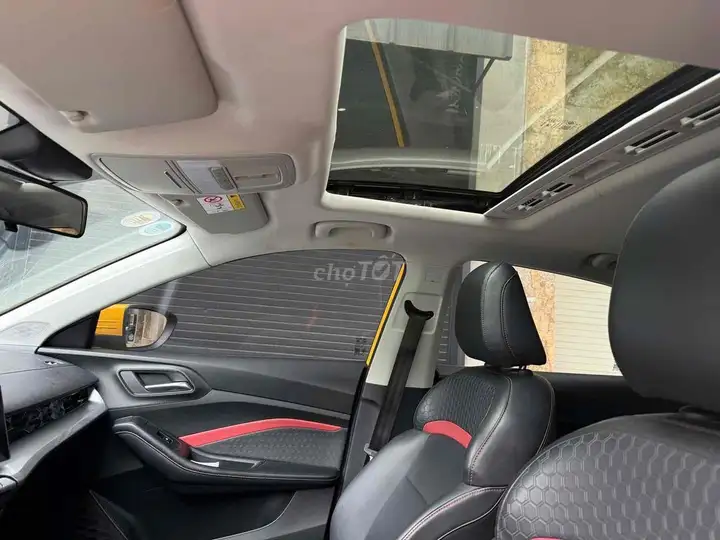 MG MG5 Luxury 2023, желтый