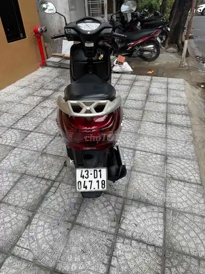 Honda Lead красный скутер