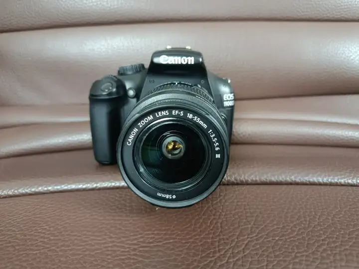 Canon EOS 1100D + объектив Canon EF-S 18-55mm IS