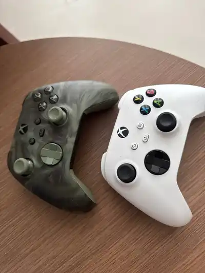 Xbox Series S с двумя джойстиками