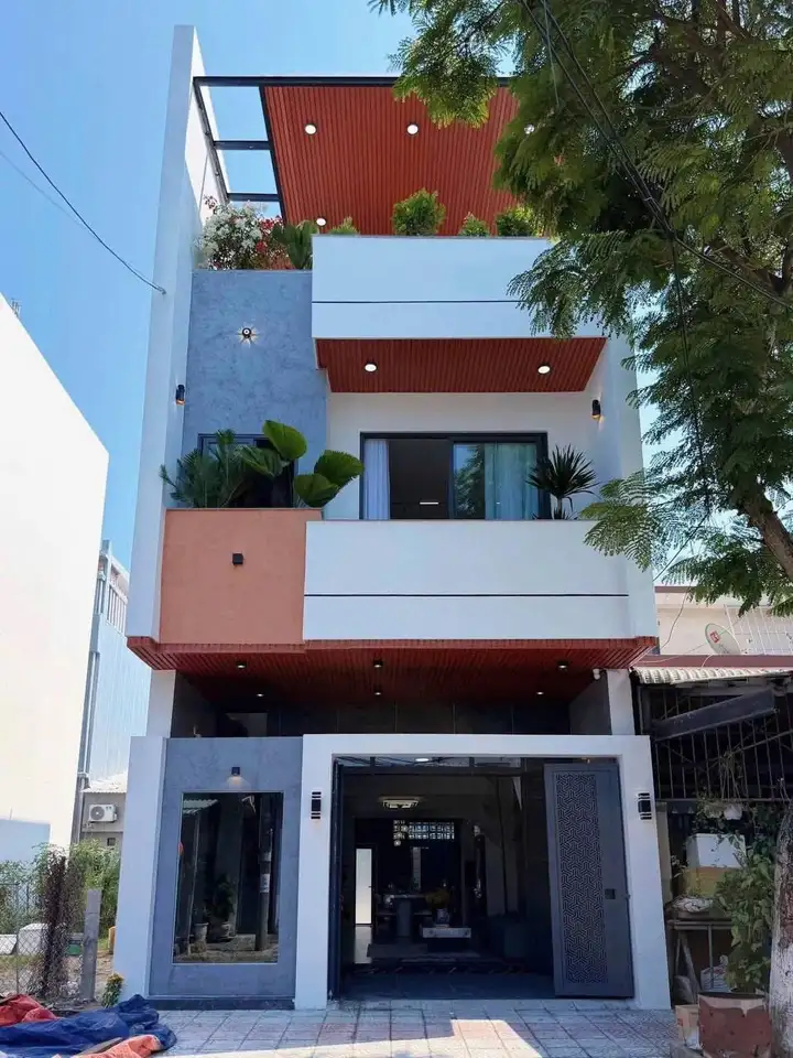 Дом 3 этажа 3 спальни 4 санузла 85 м²