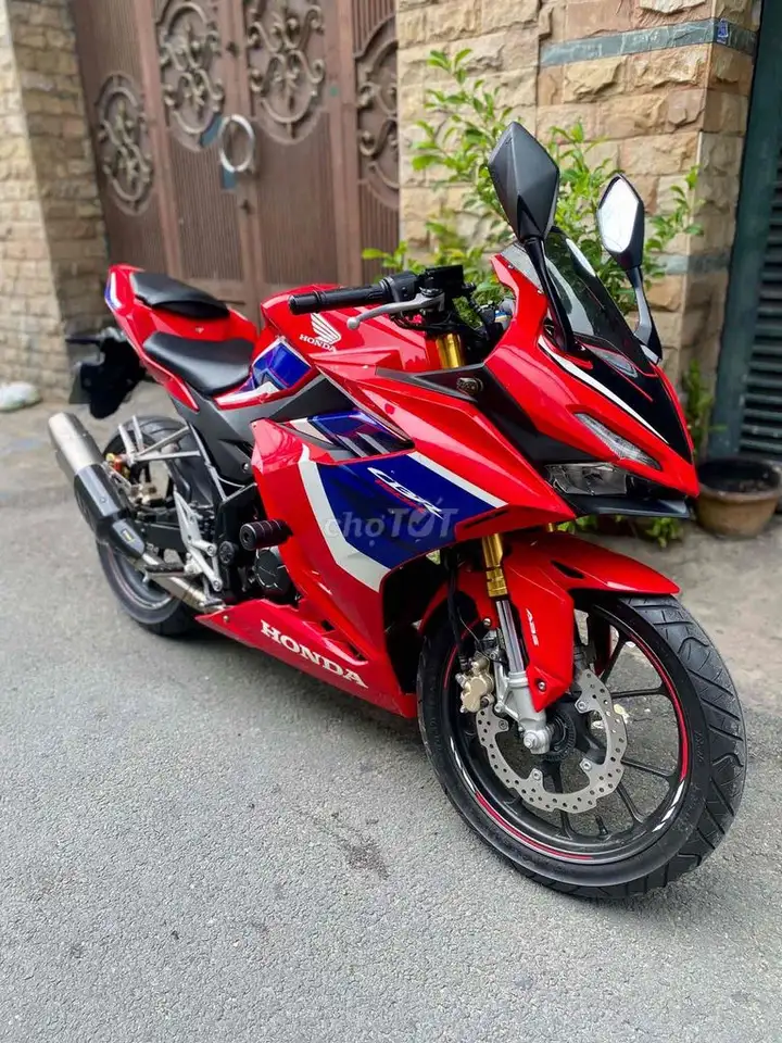 Honda CBR150R 2023 Красный 11000 км