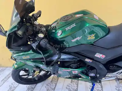 Yamaha R15 зелёная, механическая коробка передач