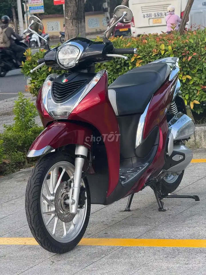 Honda SH Mode ABS 2025 красный, пробег 8.000 км