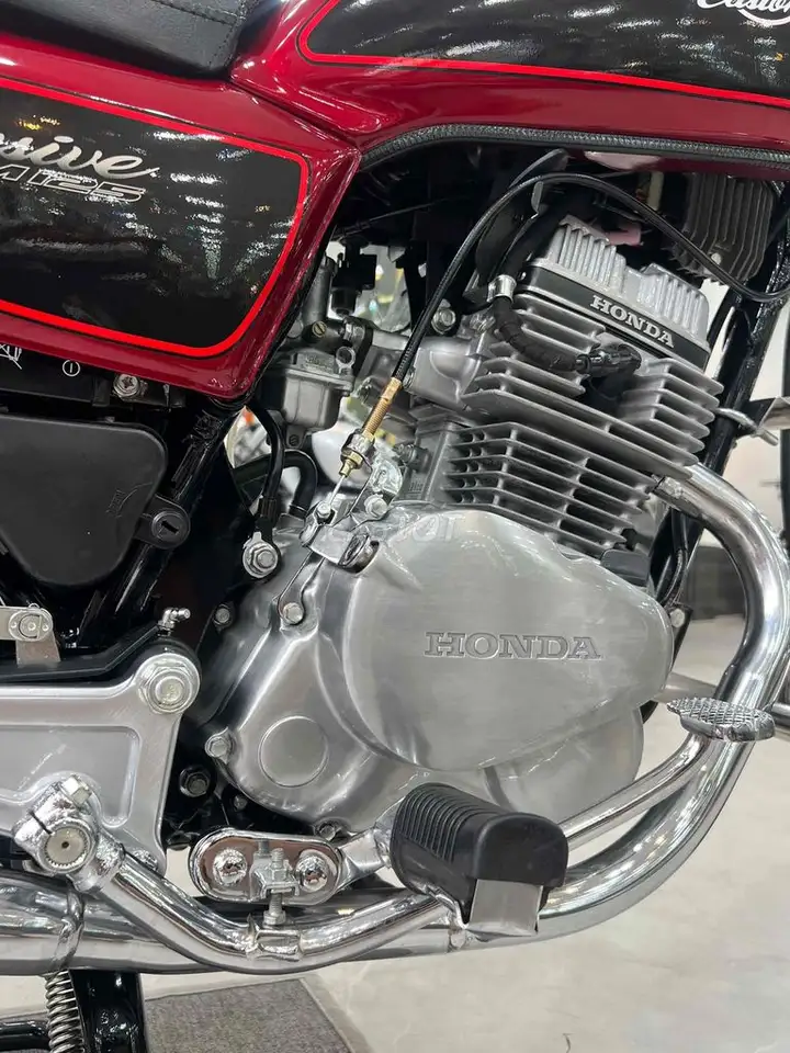 Honda Custom 125 классика красно-черная, Япония