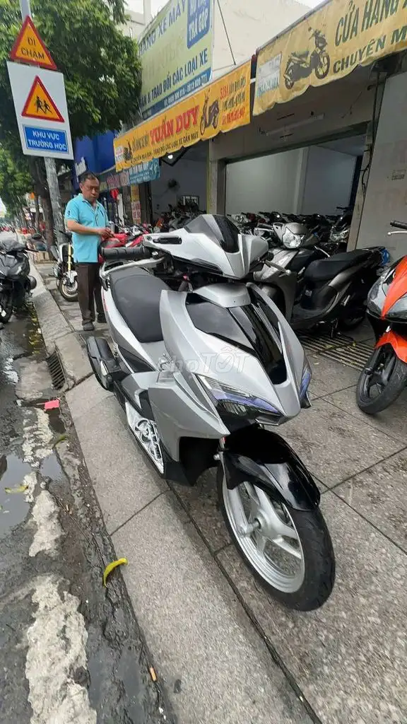 Honda Air Blade 2017 серебристый б/у