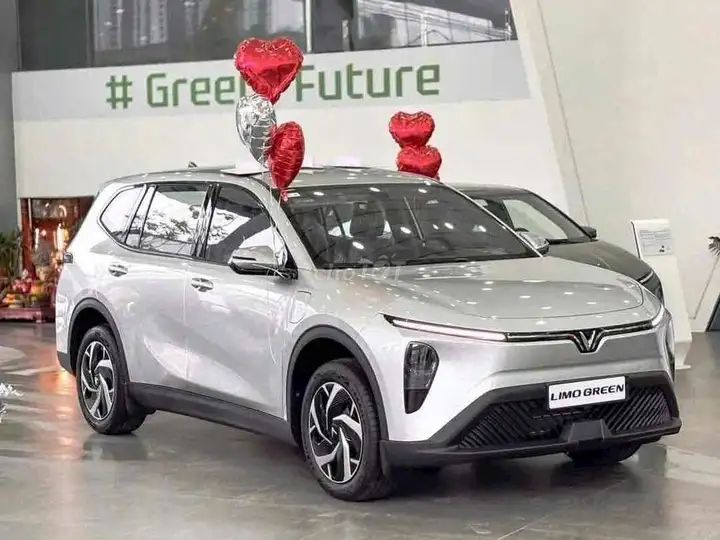 VinFast LIMO GREEN Белый (Авто в наличии, быстрая выдача)