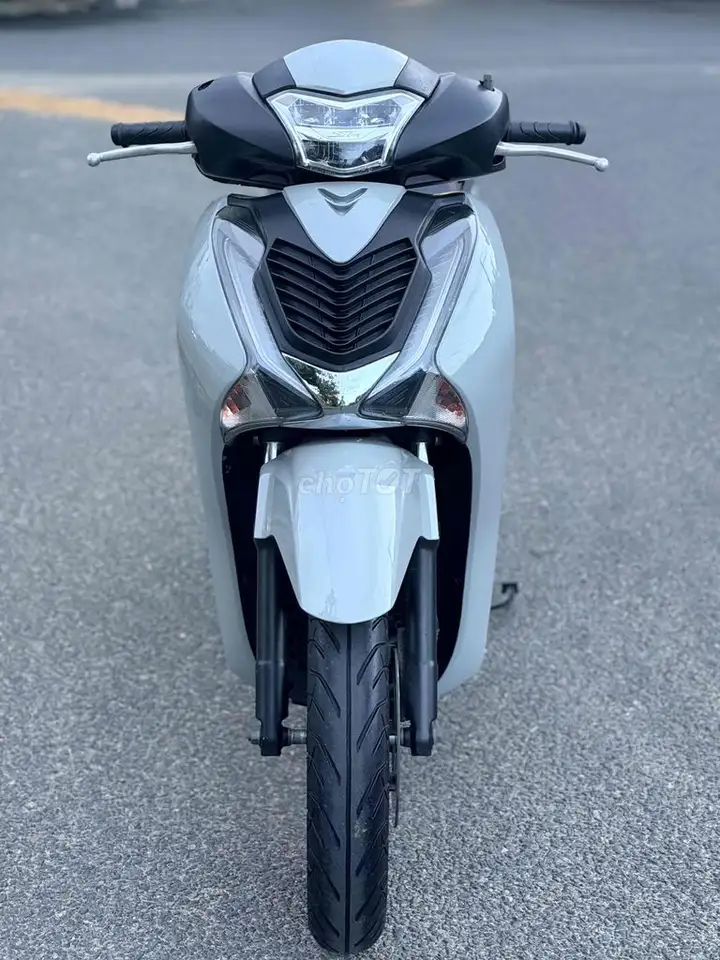 Honda SH 2018 «Серый цемент», номер 43, я собственник