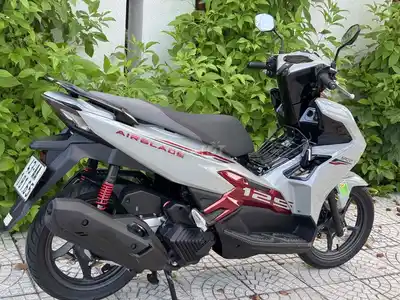 Honda Air Blade 125 4 клапана Спортивная версия 2025 Серо-красный