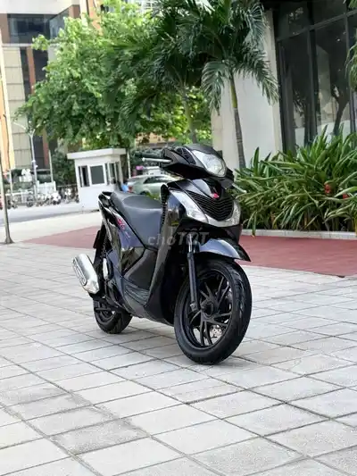 Черная спортивная отделка Honda SH150i 2016 Enter 29E