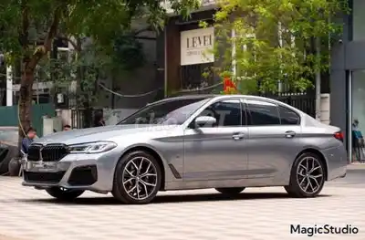 Автомобиль BMW 5 Series 530i 2019