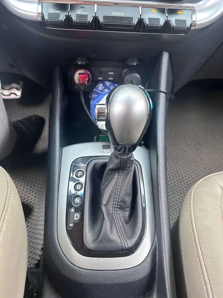 Kia Rio, коричневая, автомат, 132 568 км