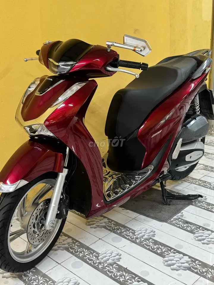 Honda SH 160 2024 красный 9000 км