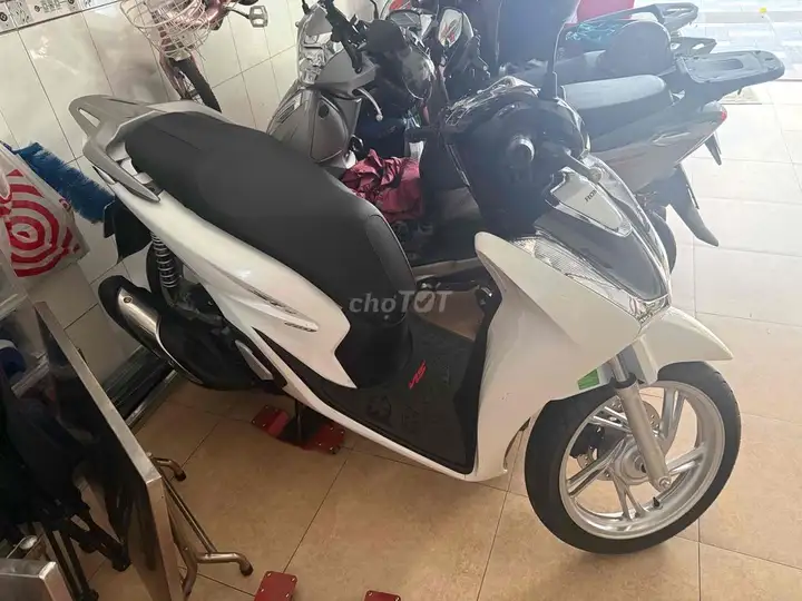 Honda SH Mode 2024 белый, 3702 км