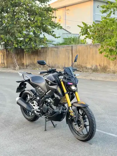 Черная ручная тележка Yamaha MT-15