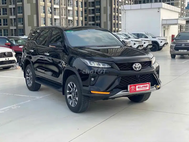 Toyota Fortuner Legender 2025 2.7V 4x4 AT черный