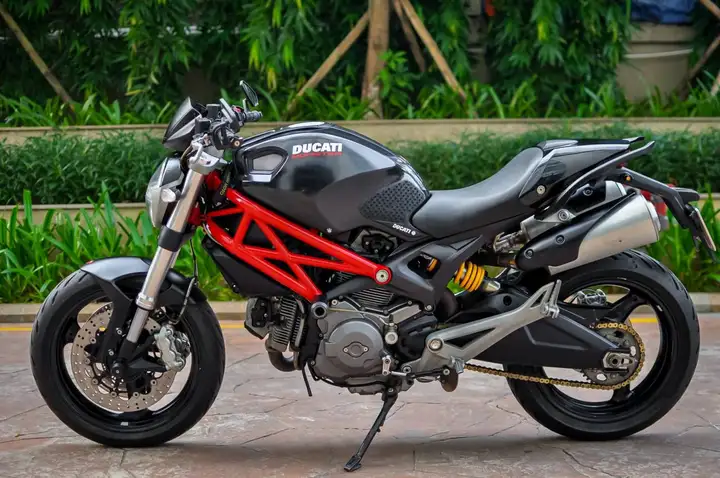 Ducati Monster 795
