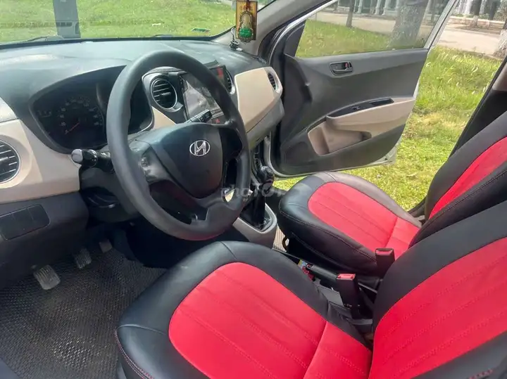 Hyundai Grand i10 2015 1.2 механика Серебристый