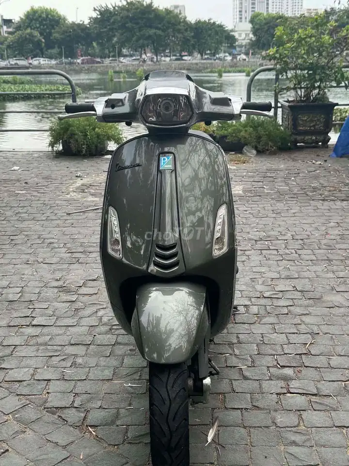 Vespa Sprint 2018 iGet ABS серый титан в отличном состоянии