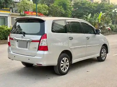Toyota Innova 2.0G 2015 Автомат Серебристый 100.000 км