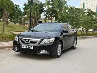 Toyota Camry 2014 2.0E черная 100000 км