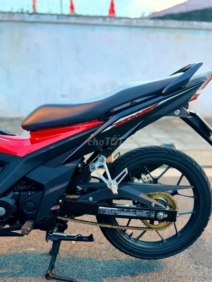Honda Sonic Красно-черно-белый