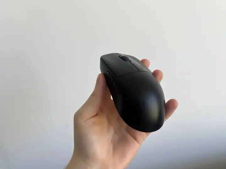 Мыши Logitech Superlight 2 и Pulsar x2v2 mini