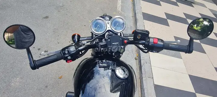 Triumph T100 2020 черный 9500км