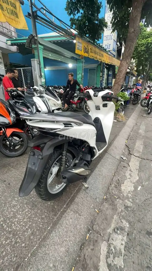 Honda SH 150 ABS 2021 Белый, состояние 90%
